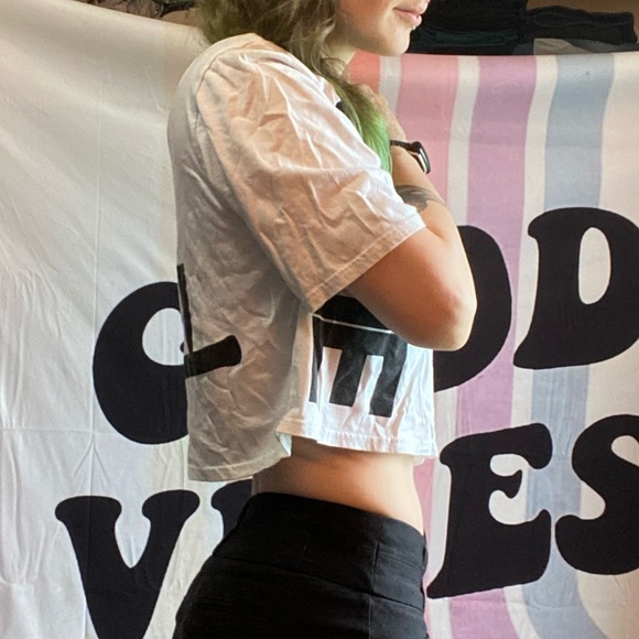 Kendall & Kylie Cropped Shirt - Picture 3 of 7